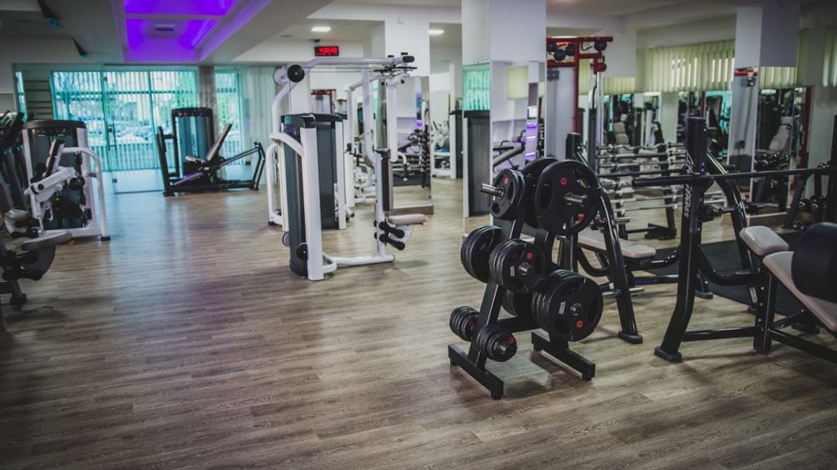 Life & Fitness Fitnes Centar — photo 1